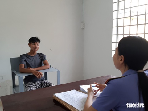 Nam sinh viên truy đuổi hơn 3km bắt 2 tên cướp giật túi xách - Ảnh 2. Nam sinh viên truy đuổi hơn 3km bắt 2 tên cướp giật túi xách - Ảnh 2.