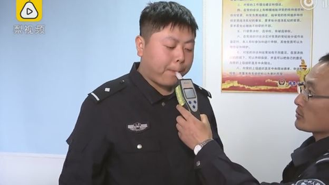 Suýt bị CSGT phạt sau khi ăn sầu riêng vì đo thấy... nồng độ cồn cao - Ảnh 1. Suýt bị CSGT phạt sau khi ăn sầu riêng vì đo thấy... nồng độ cồn cao - Ảnh 1.