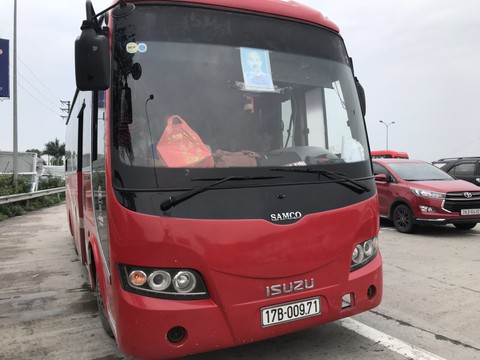 Xe khách 45 chỗ nhồi 104 người từ Thanh Hóa ra Hà Nội - Ảnh 2. Xe khách 45 chỗ nhồi 104 người từ Thanh Hóa ra Hà Nội - Ảnh 2.