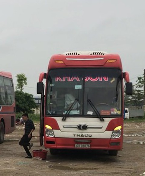 Xe giường nằm 46 chỗ nhồi 80 khách, khách ngồi cũng không đủ - Ảnh 1. Xe giường nằm 46 chỗ nhồi 80 khách, khách ngồi cũng không đủ - Ảnh 1.
