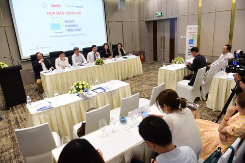 Một lần dùng thanh toán điện tử, sẽ không muốn quay lại tiền mặt - Ảnh 1. Một lần dùng thanh toán điện tử, sẽ không muốn quay lại tiền mặt - Ảnh 1.