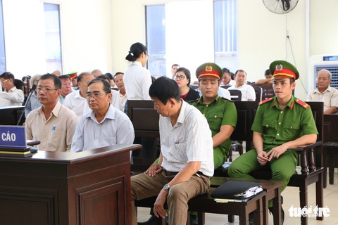 Cựu giám đốc Sở Địa chính tỉnh Bình Dương lãnh 12 năm tù vì phù phép 658ha đất - Ảnh 1. Cựu giám đốc Sở Địa chính tỉnh Bình Dương lãnh 12 năm tù vì phù phép 658ha đất - Ảnh 1.