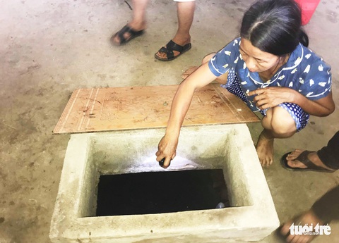 Bà cụ thừa nhận đổ thuốc diệt cỏ xuống giếng hàng xóm - Ảnh 2. Bà cụ thừa nhận đổ thuốc diệt cỏ xuống giếng hàng xóm - Ảnh 2.