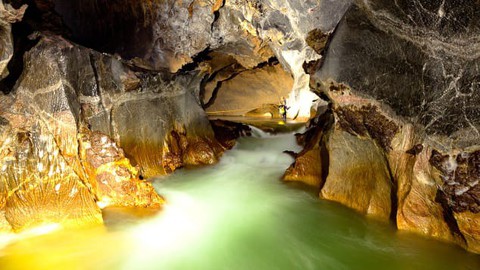 Hang Sơn Đoòng đã lớn nhất thế giới rồi, giờ còn lớn hơn nữa - Ảnh 2. Hang Sơn Đoòng đã lớn nhất thế giới rồi, giờ còn lớn hơn nữa - Ảnh 2.