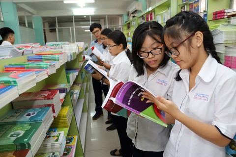 Cảnh báo nhiều loại sách giáo khoa in lậu - Ảnh 1. Cảnh báo nhiều loại sách giáo khoa in lậu - Ảnh 1.
