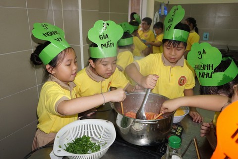 Con dù học yếu nhưng xin đừng nói: Con làm mẹ nhục - Ảnh 1. Con dù học yếu nhưng xin đừng nói: Con làm mẹ nhục - Ảnh 1.