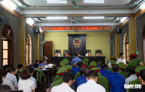 Bồi thường sai, hàng loạt cựu cán bộ tỉnh Sơn La hầu tòa - Ảnh 2. Bồi thường sai, hàng loạt cựu cán bộ tỉnh Sơn La hầu tòa - Ảnh 2.