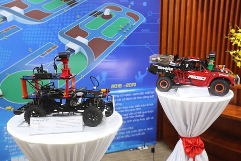 Đua xe tự hành được cấp học bổng tiến sĩ ngành trí tuệ nhân tạo - Ảnh 2. Đua xe tự hành được cấp học bổng tiến sĩ ngành trí tuệ nhân tạo - Ảnh 2.