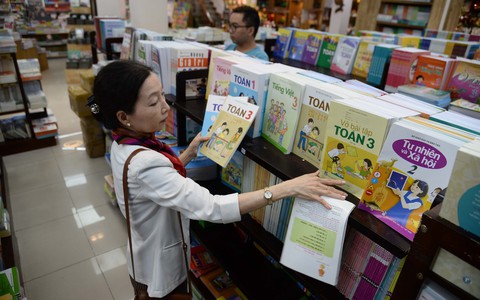 Một chương trình, nhiều bộ sách giáo khoa: Đồng tình nhưng phải làm trúng - Ảnh 3. Một chương trình, nhiều bộ sách giáo khoa: Đồng tình nhưng phải làm trúng - Ảnh 3.