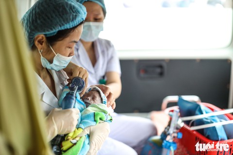 Xúc động ca mổ đặc biệt đón bé sơ sinh từ người mẹ ung thư giai đoạn cuối - Ảnh 10. Xúc động ca mổ đặc biệt đón bé sơ sinh từ người mẹ ung thư giai đoạn cuối - Ảnh 10.