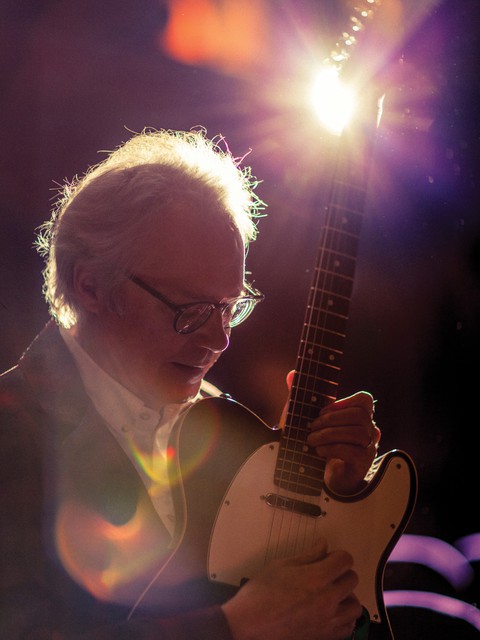Huyền thoại guitar Bill Frisell lần đầu đến Việt Nam - Ảnh 1. Huyền thoại guitar Bill Frisell lần đầu đến Việt Nam - Ảnh 1.