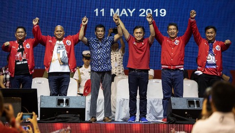 Bầu cử giữa kỳ Philippines: tường thành ngăn ông Duterte đã sập - Ảnh 1. Bầu cử giữa kỳ Philippines: tường thành ngăn ông Duterte đã sập - Ảnh 1.
