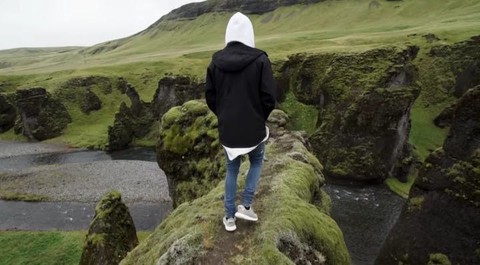 Iceland đóng cửa hẻm núi Fjadrárgljúfur nổi tiếng vì... Justin Bieber? - Ảnh 3. Iceland đóng cửa hẻm núi Fjadrárgljúfur nổi tiếng vì... Justin Bieber? - Ảnh 3.