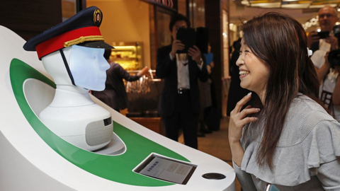Nhật đưa robot hướng dẫn khách ở ga Tokyo - Ảnh 2. Nhật đưa robot hướng dẫn khách ở ga Tokyo - Ảnh 2.