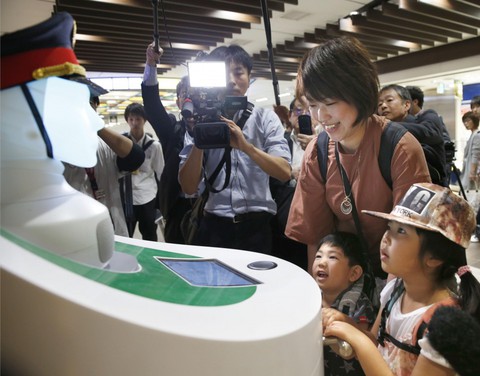 Nhật đưa robot hướng dẫn khách ở ga Tokyo - Ảnh 5. Nhật đưa robot hướng dẫn khách ở ga Tokyo - Ảnh 5.