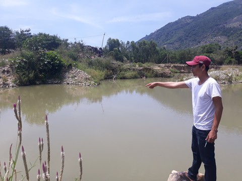 Tắm suối gần nhà, em nhỏ lọt hố khai thác cát sâu 3m tử vong - Ảnh 2. Tắm suối gần nhà, em nhỏ lọt hố khai thác cát sâu 3m tử vong - Ảnh 2.