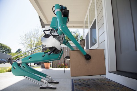 Khó tin: robot đi giao hàng hệt như người - Ảnh 4. Khó tin: robot đi giao hàng hệt như người - Ảnh 4.