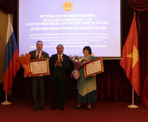 Thủ tướng Nguyễn Xuân Phúc xúc động gặp lại những người bạn Nga - Ảnh 1. Thủ tướng Nguyễn Xuân Phúc xúc động gặp lại những người bạn Nga - Ảnh 1.