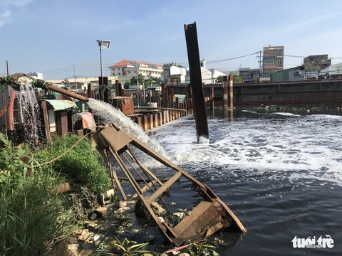 Công trình chống ngập lại gây ngập, quận 8 hai lần đề nghị ngưng làm - Ảnh 2. Công trình chống ngập lại gây ngập, quận 8 hai lần đề nghị ngưng làm - Ảnh 2.