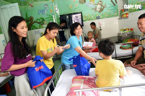 Tết thiếu nhi đến sớm với bệnh nhi Bệnh viện Nhi Đồng 2 - Ảnh 5. Tết thiếu nhi đến sớm với bệnh nhi Bệnh viện Nhi Đồng 2 - Ảnh 5.