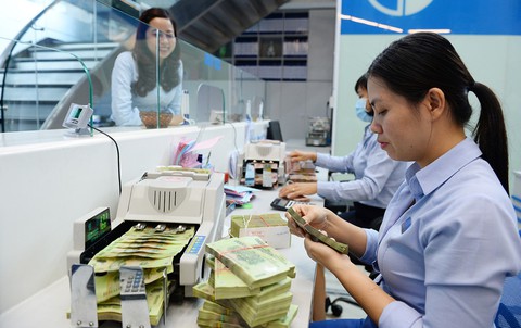 Lãi suất ngân hàng nóng dần - Ảnh 1. Lãi suất ngân hàng nóng dần - Ảnh 1.