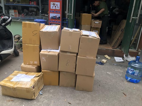 Thu giữ gần 10.000 cuốn sách tiếng Nhật không rõ nguồn - Ảnh 5. Thu giữ gần 10.000 cuốn sách tiếng Nhật không rõ nguồn - Ảnh 5.