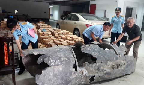 Đi đánh cá, ngư dân Quảng Ninh bắt được vật thể lạ - Ảnh 2. Đi đánh cá, ngư dân Quảng Ninh bắt được vật thể lạ - Ảnh 2.