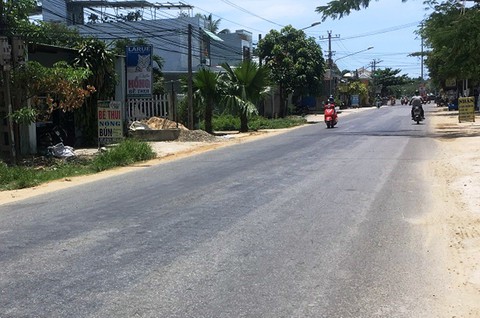 Truy tìm ôtô tông 3 mẹ con thương vong rồi bỏ chạy - Ảnh 1. Truy tìm ôtô tông 3 mẹ con thương vong rồi bỏ chạy - Ảnh 1.