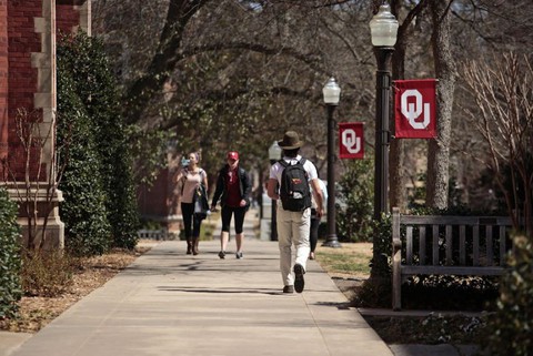 Đại học Oklahoma bị phanh phui gian dối suốt 20 năm để vào top 100 - Ảnh 1. Đại học Oklahoma bị phanh phui gian dối suốt 20 năm để vào top 100 - Ảnh 1.