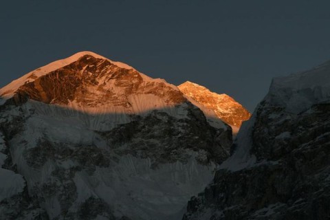 Hai góa phụ chinh phục Everest để truyền cảm hứng sống - Ảnh 2. Hai góa phụ chinh phục Everest để truyền cảm hứng sống - Ảnh 2.
