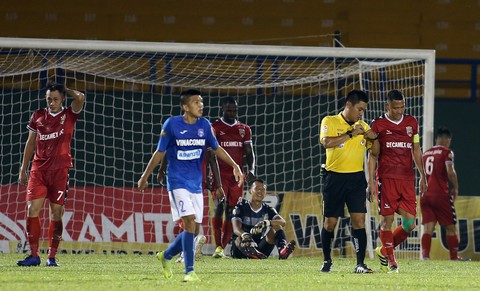 Thua Than Quảng Ninh 0-2, B.Bình Dương than do quá mệt - Ảnh 3. Thua Than Quảng Ninh 0-2, B.Bình Dương than do quá mệt - Ảnh 3.