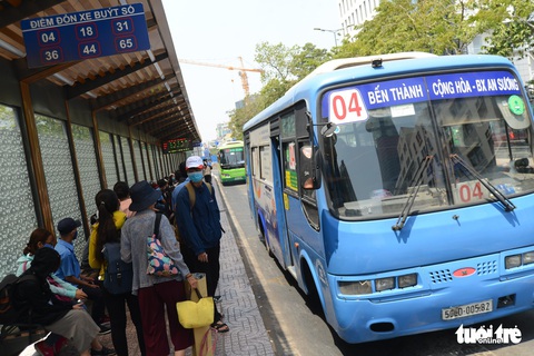 6 vấn nạn tồn tại khiến giao thông TP.HCM tắc nghẽn - Ảnh 4. 6 vấn nạn tồn tại khiến giao thông TP.HCM tắc nghẽn - Ảnh 4.