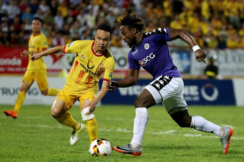 Sân Thiên Trường: Đương kim vô địch V-league phơi áo - Ảnh 3. Sân Thiên Trường: Đương kim vô địch V-league phơi áo - Ảnh 3.