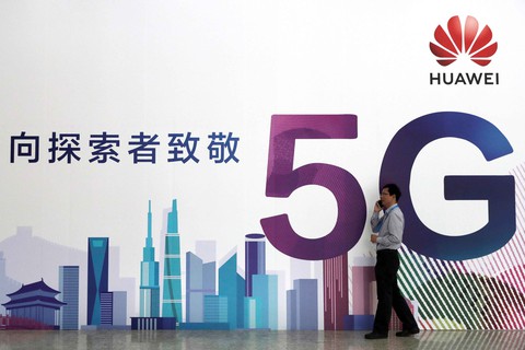 Nghỉ chơi Huawei: Mỹ gọi, ai trả lời? - Ảnh 1. Nghỉ chơi Huawei: Mỹ gọi, ai trả lời? - Ảnh 1.