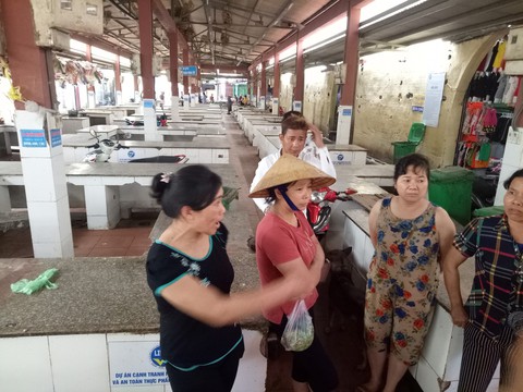 Xã cấm bán thịt heo, 120 quầy hàng của tiểu thương phải dẹp - Ảnh 3. Xã cấm bán thịt heo, 120 quầy hàng của tiểu thương phải dẹp - Ảnh 3.