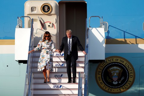 Ông Trump đến Nhật bàn về thương mại, Triều Tiên - Ảnh 1. Ông Trump đến Nhật bàn về thương mại, Triều Tiên - Ảnh 1.