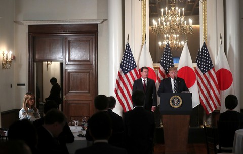 Ông Trump đến Nhật bàn về thương mại, Triều Tiên - Ảnh 4. Ông Trump đến Nhật bàn về thương mại, Triều Tiên - Ảnh 4.