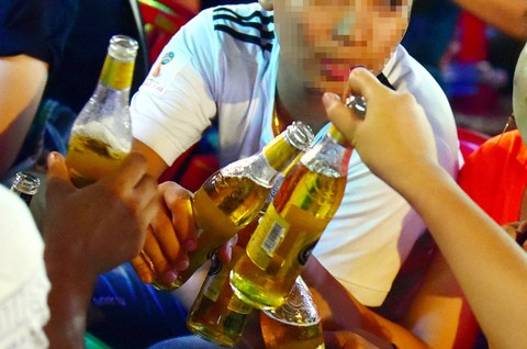 Con cháu sẽ chê trách chúng ta không quyết liệt với rượu bia - Ảnh 1. Con cháu sẽ chê trách chúng ta không quyết liệt với rượu bia - Ảnh 1.