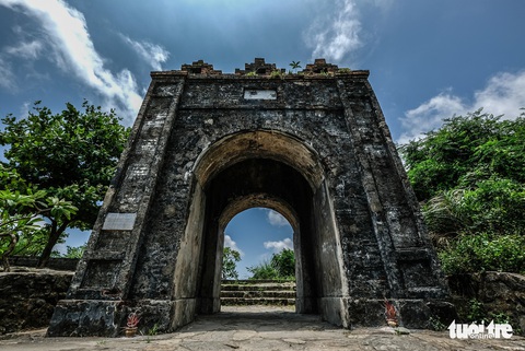 Lên đỉnh đèo Ngang khám phá ‘cổng trời’ bị lãng quên - Ảnh 2. Lên đỉnh đèo Ngang khám phá ‘cổng trời’ bị lãng quên - Ảnh 2.