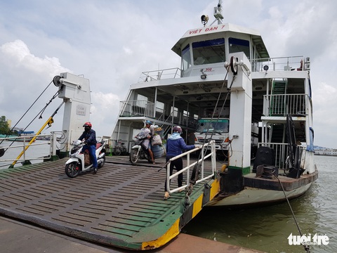 Phà Vàm Cống chưa nghỉ, chạy cầm chừng vì tài xế mệt với trạm BOT T2 - Ảnh 2. Phà Vàm Cống chưa nghỉ, chạy cầm chừng vì tài xế mệt với trạm BOT T2 - Ảnh 2.