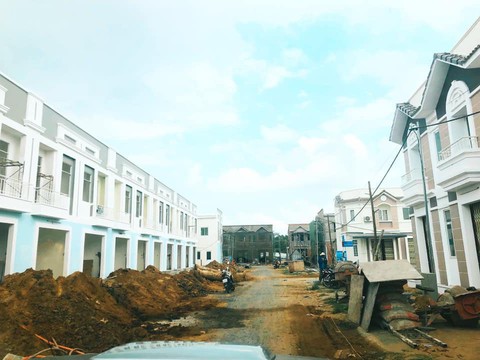 Giá shophouse tăng mạnh, nhà đầu tư chủ yếu mua đi, bán lại kiếm lời - Ảnh 1. Giá shophouse tăng mạnh, nhà đầu tư chủ yếu mua đi, bán lại kiếm lời - Ảnh 1.