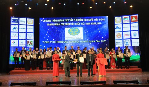 Hoàng Quân Cần Thơ liên tiếp nhận giải thưởng về thương hiệu Việt - Ảnh 2. Hoàng Quân Cần Thơ liên tiếp nhận giải thưởng về thương hiệu Việt - Ảnh 2.