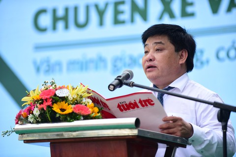 Báo Tuổi Trẻ cùng các sở ngành khởi hành Chuyến xe văn minh - Ảnh 3. Báo Tuổi Trẻ cùng các sở ngành khởi hành Chuyến xe văn minh - Ảnh 3.