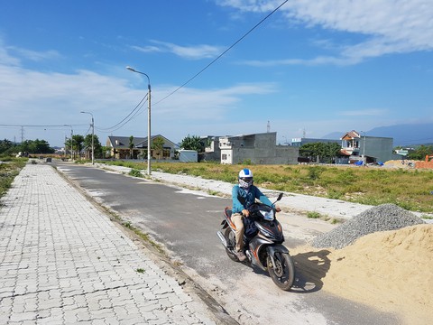 Dân Đà Nẵng lo không trả nổi nợ khi tiền sử dụng đất tính theo giá hiện hành - Ảnh 2. Dân Đà Nẵng lo không trả nổi nợ khi tiền sử dụng đất tính theo giá hiện hành - Ảnh 2.