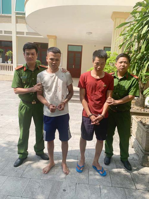 Dùng súng, lưỡi lê tấn công, gây thương tích cho cảnh sát hình sự - Ảnh 1. Dùng súng, lưỡi lê tấn công, gây thương tích cho cảnh sát hình sự - Ảnh 1.