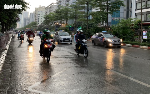 Mưa lớn diện rộng ở miền Bắc, lo lắm lũ quét - Ảnh 1. Mưa lớn diện rộng ở miền Bắc, lo lắm lũ quét - Ảnh 1.
