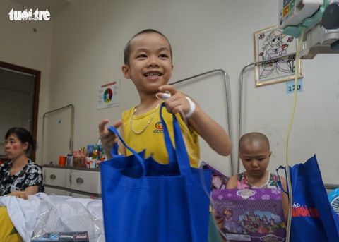Em có thích gấu bông không, chị đổi cho em này - Ảnh 1. Em có thích gấu bông không, chị đổi cho em này - Ảnh 1.