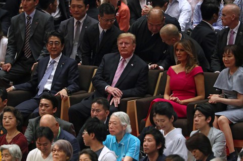 Ông Trump đi coi đấu sumo - ác mộng của mật vụ Mỹ - Ảnh 3. Ông Trump đi coi đấu sumo - ác mộng của mật vụ Mỹ - Ảnh 3.