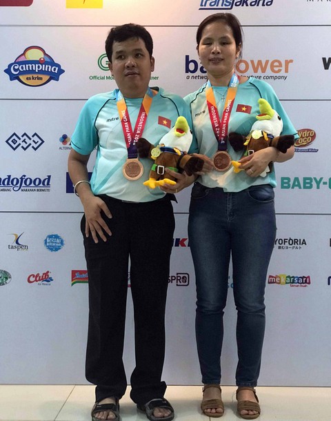Nghị lực của đôi vợ chồng khiếm thị - Ảnh 1. Nghị lực của đôi vợ chồng khiếm thị - Ảnh 1.