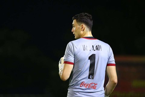 Văn Lâm gánh cả Muangthong, báo Thái chấm điểm cao nhất - Ảnh 1. Văn Lâm gánh cả Muangthong, báo Thái chấm điểm cao nhất - Ảnh 1.